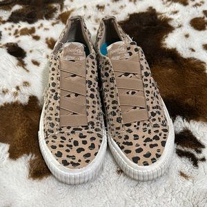 Blowfish size 7 cheetah sneakers